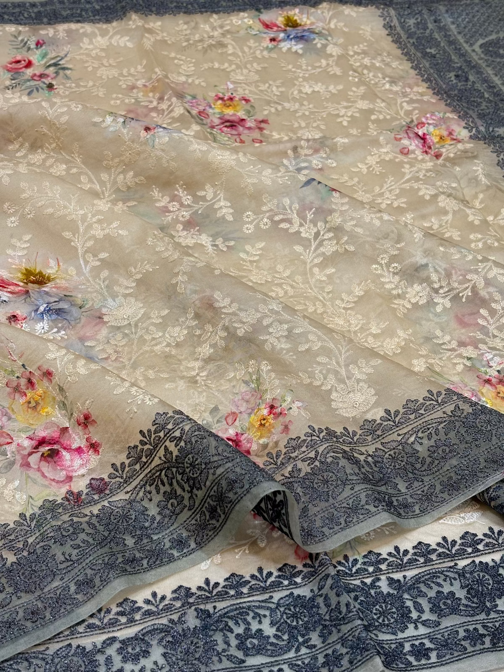 Beige-Bindu
