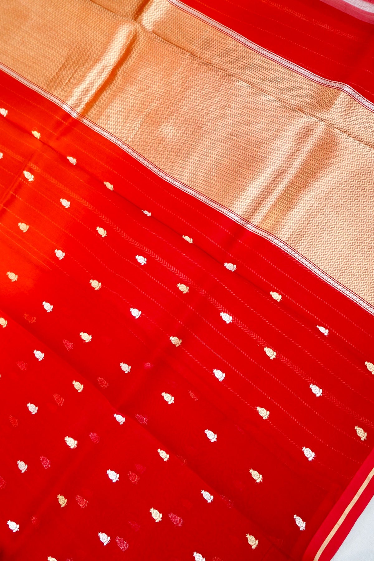 MAROON RED KORA