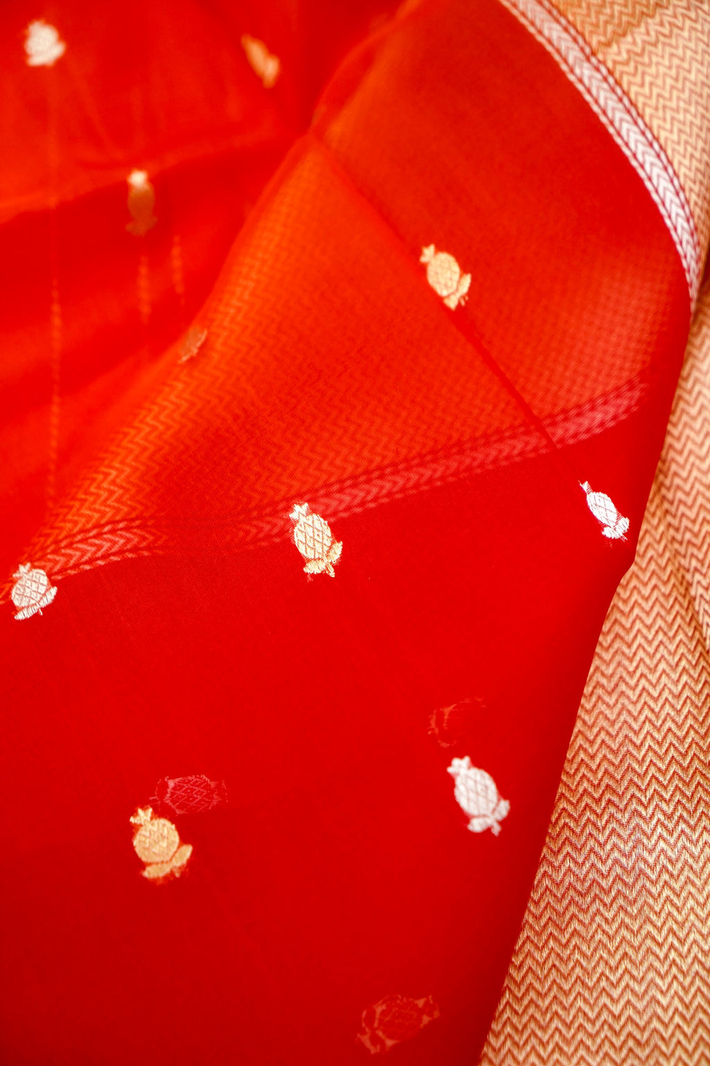 MAROON RED KORA