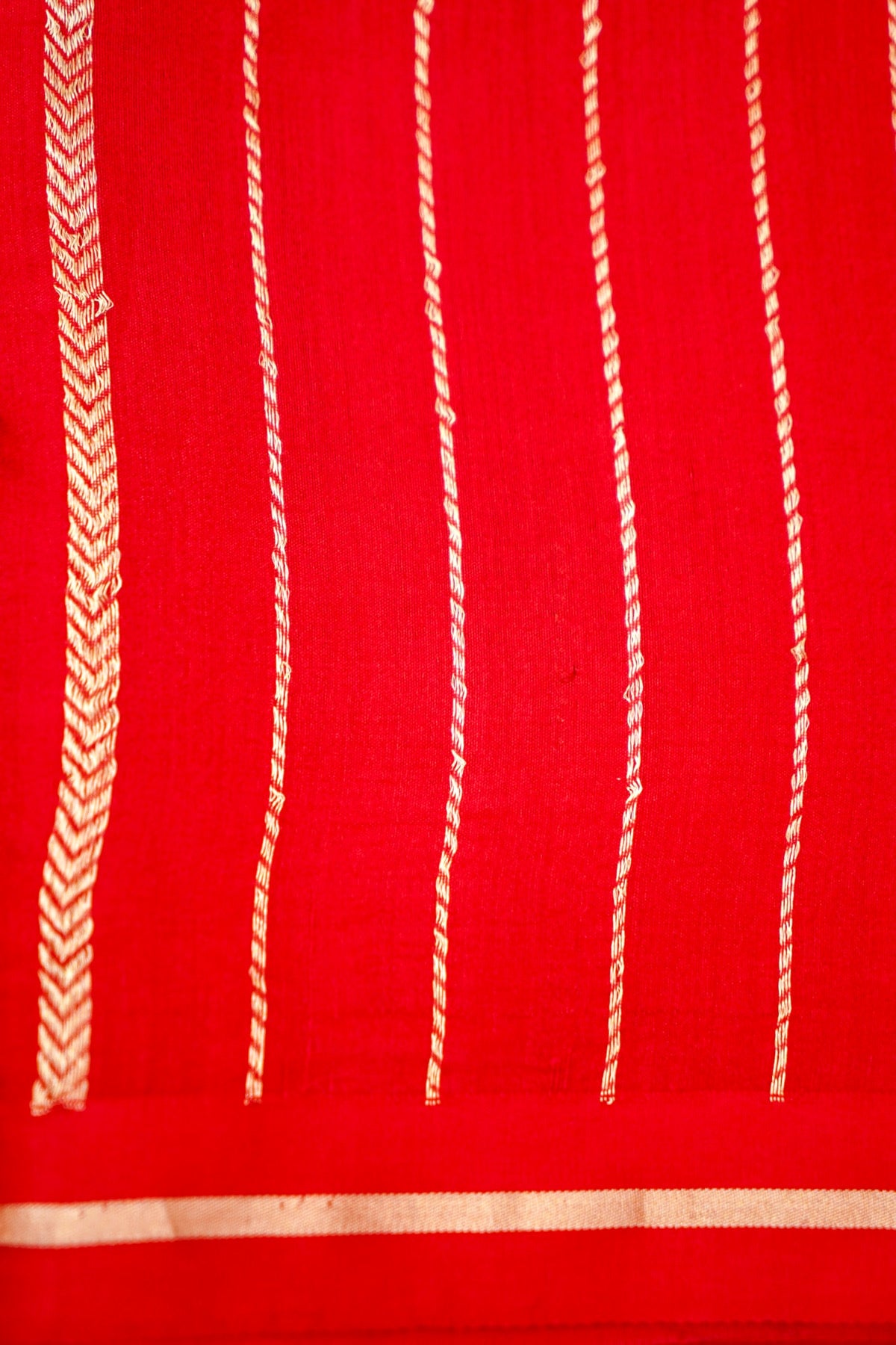 MAROON RED KORA
