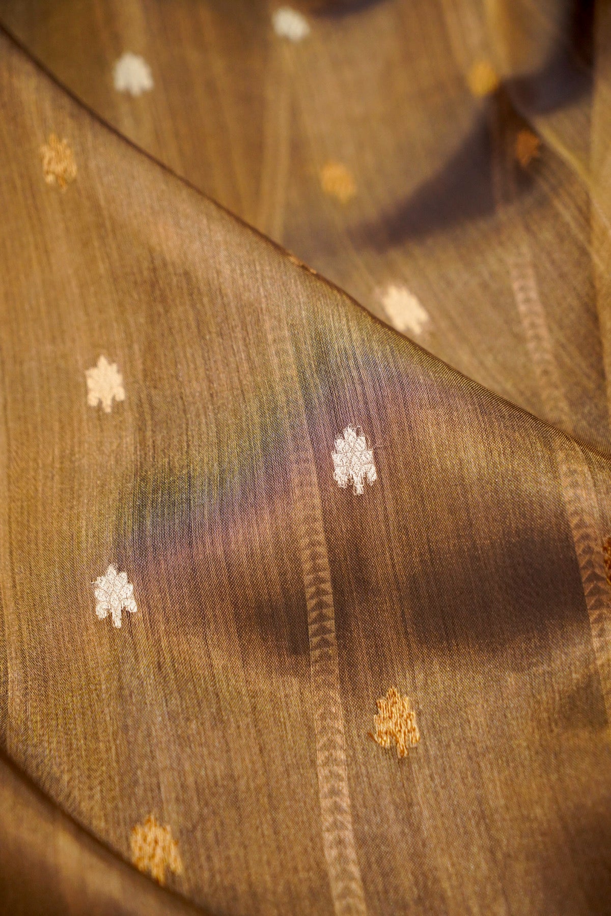 Kora Cashmere Gold Shimmer