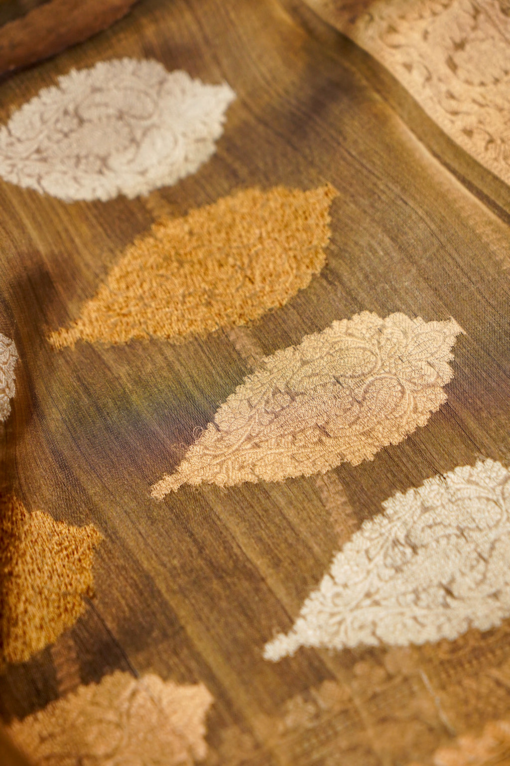 Kora Cashmere Gold Shimmer