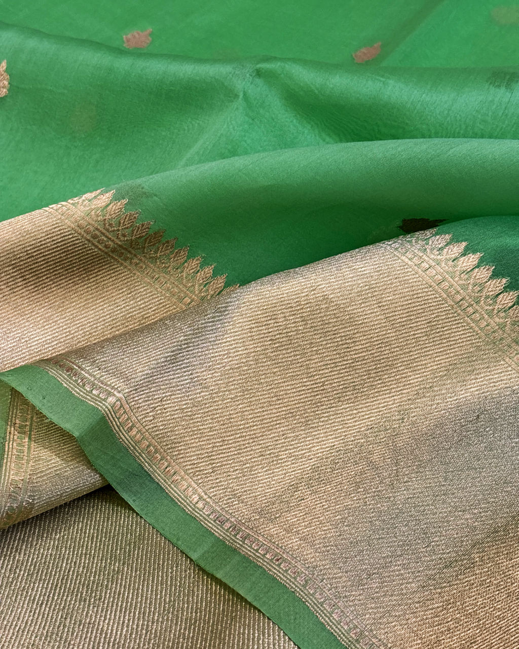 Pure Banarasi Handloom Kora in green with bege boder